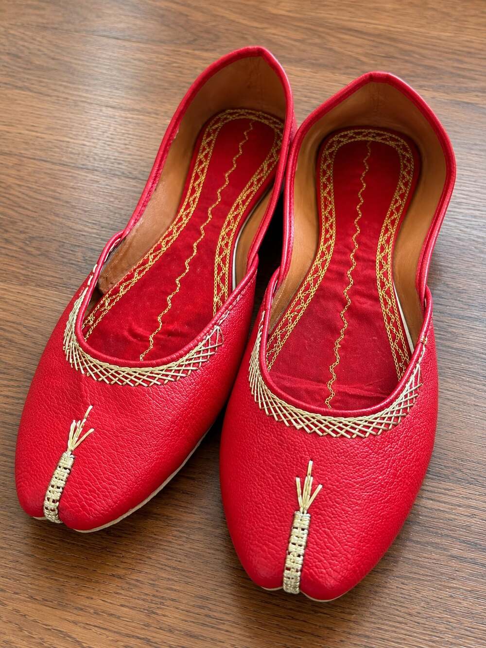 Traditional Pakistani Red Gold Embroidered Khussa Jutti Flats Slip On Size 9